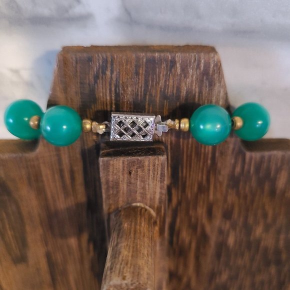 Vintage Green Acrylic Moonglow Graduated Beads Beaded Necklace Box Clasp - Picture 5 of 10